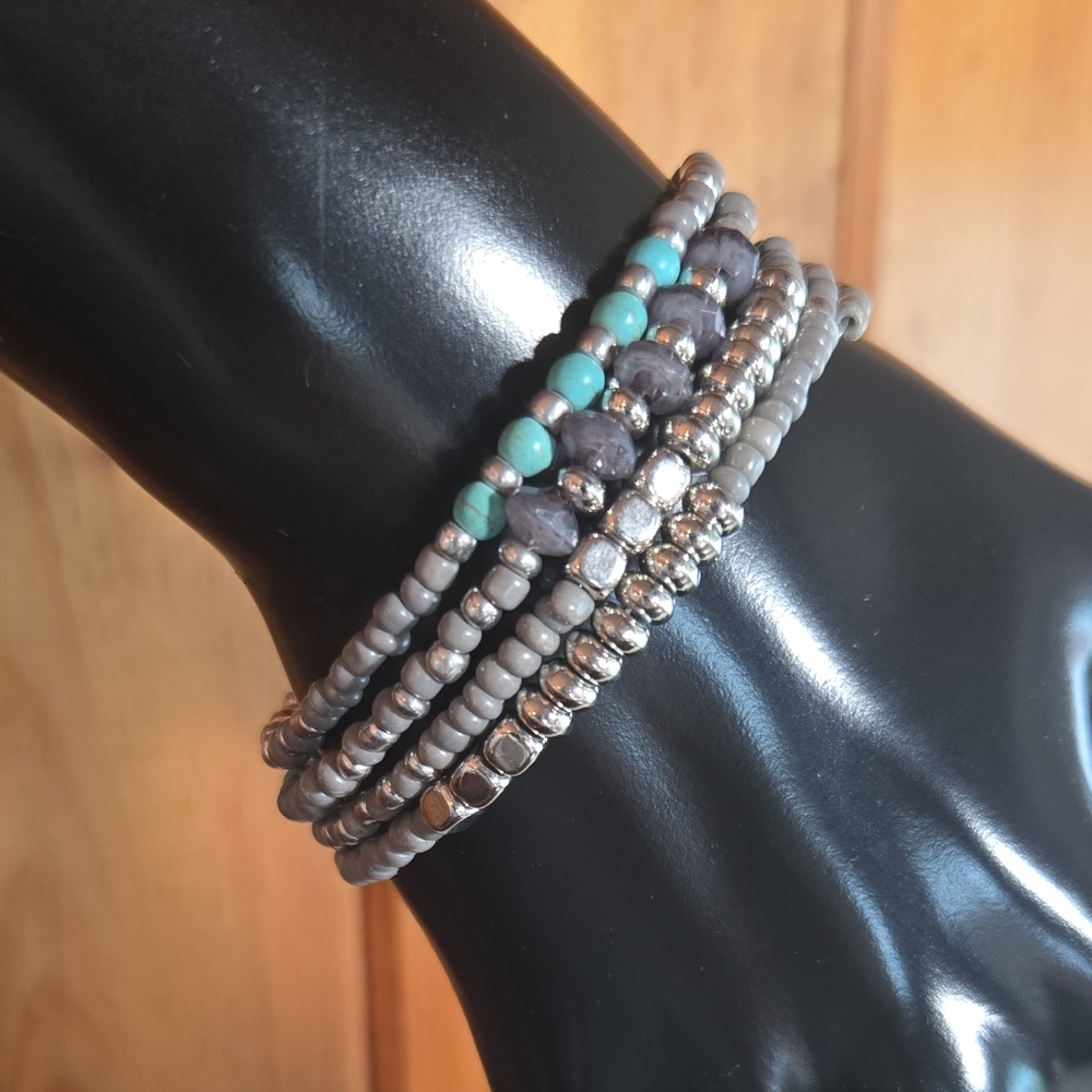 MEMORY WIRE GLASS & METAL BEAD BRACELET